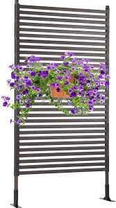 Metal outdoor privacy screen